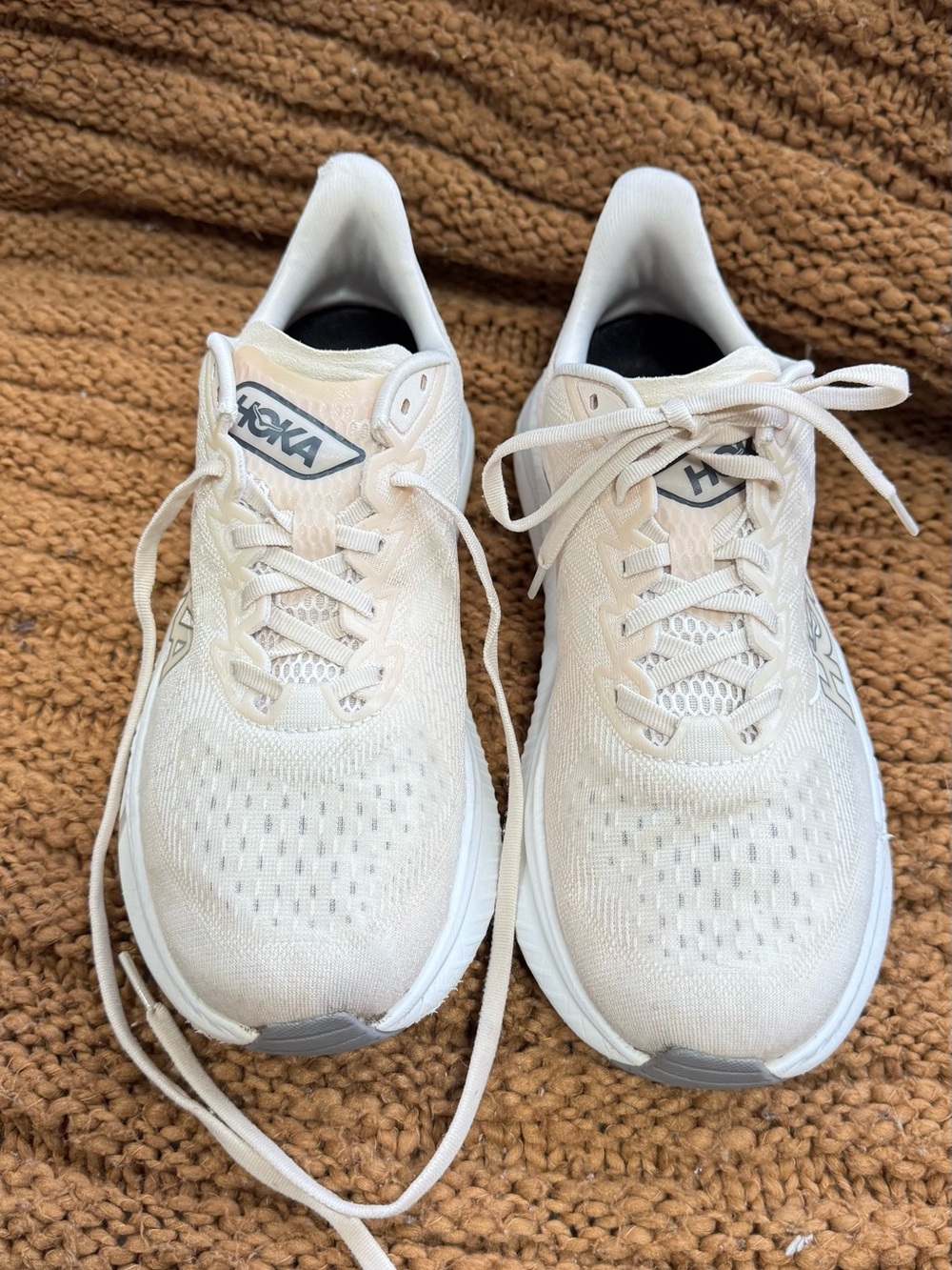 HOKA - Mach 6 - Cream/Off-White Lightweight Running Shoes - Size 9.5